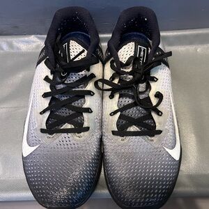 Nike Metcon 6 in Black and White